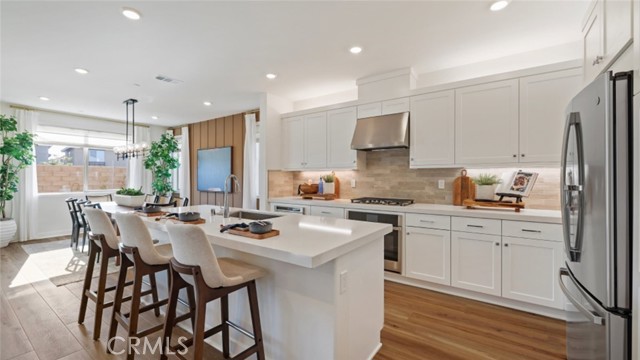 MLS #OC25153055 image #1
