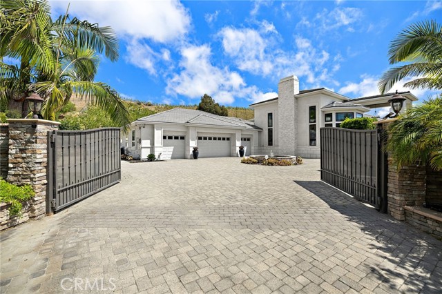 MLS #OC25153093 image #1