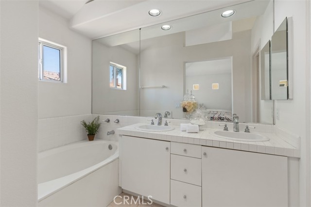 MLS #OC25153357 image #17