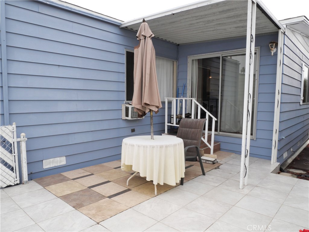 MLS #OC25153382 image #1