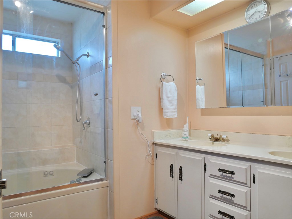 MLS #OC25153382 image #15