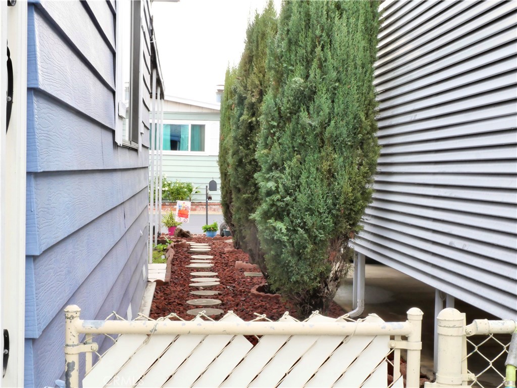 MLS #OC25153382 image #22