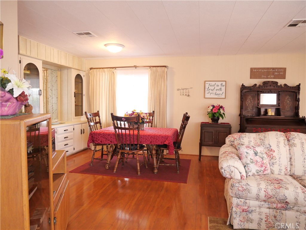 MLS #OC25153382 image #4