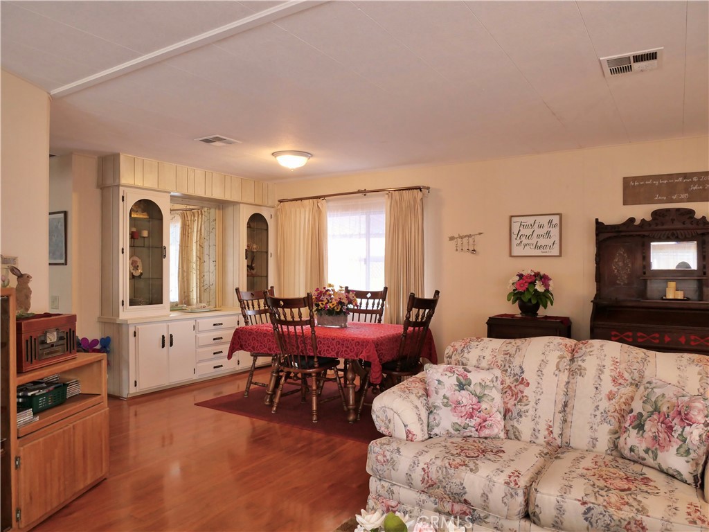 MLS #OC25153382 image #5