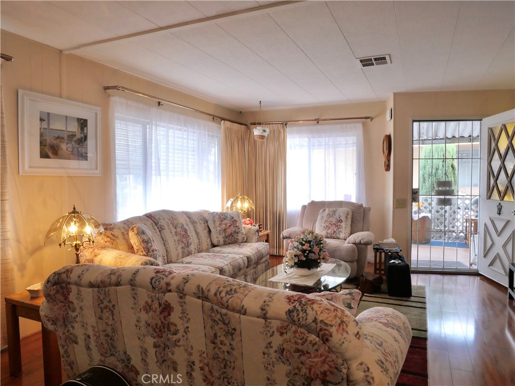 MLS #OC25153382 image #6