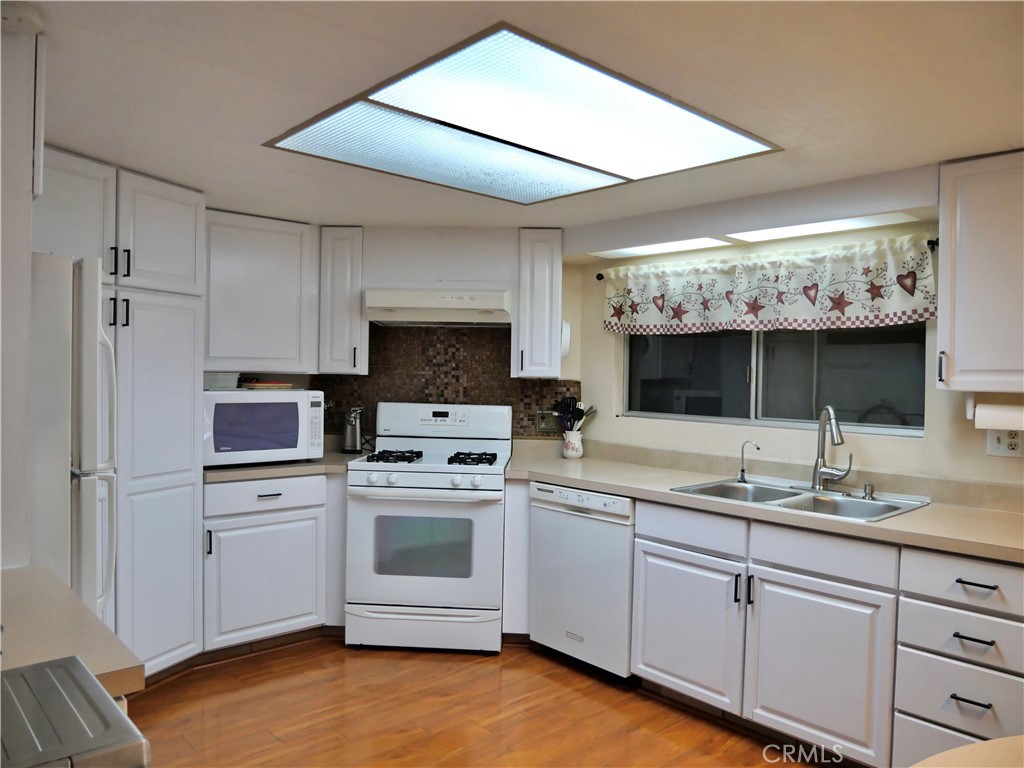 MLS #OC25153382 image #9