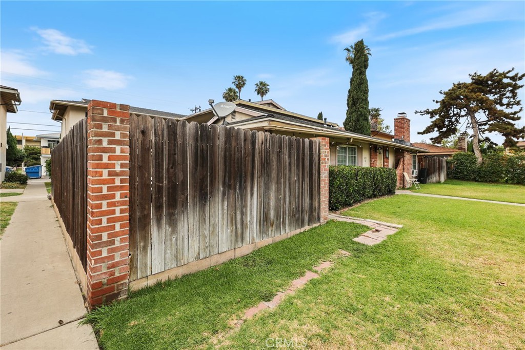 MLS #OC25153831 image #1