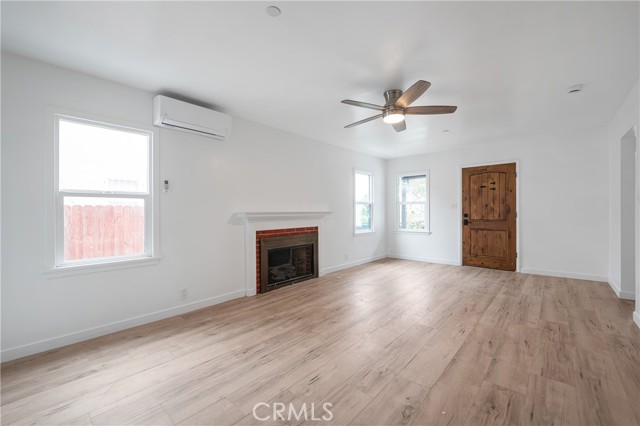 MLS #OC25154892 image #4