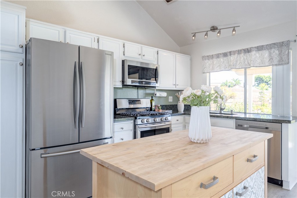 MLS #OC25155063 image #0