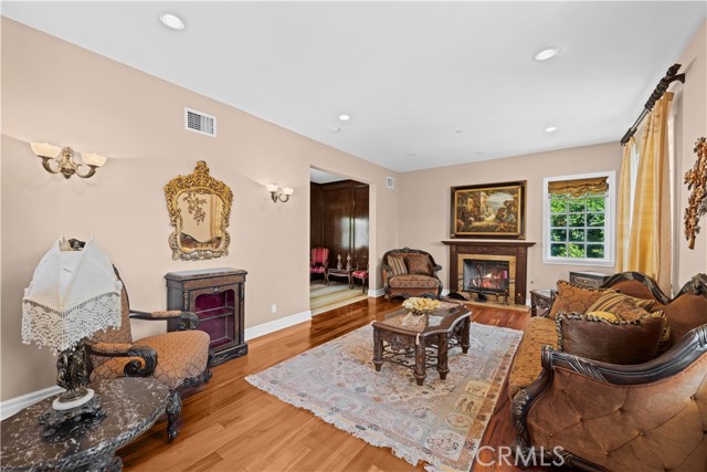 MLS #OC25155260 image #6