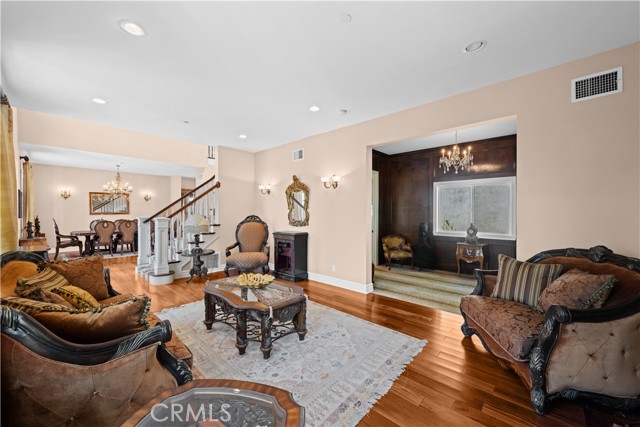 MLS #OC25155260 image #8