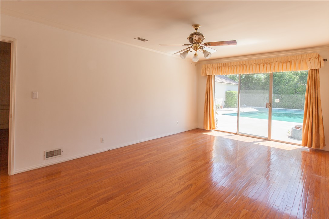 MLS #OC25155348 image #12