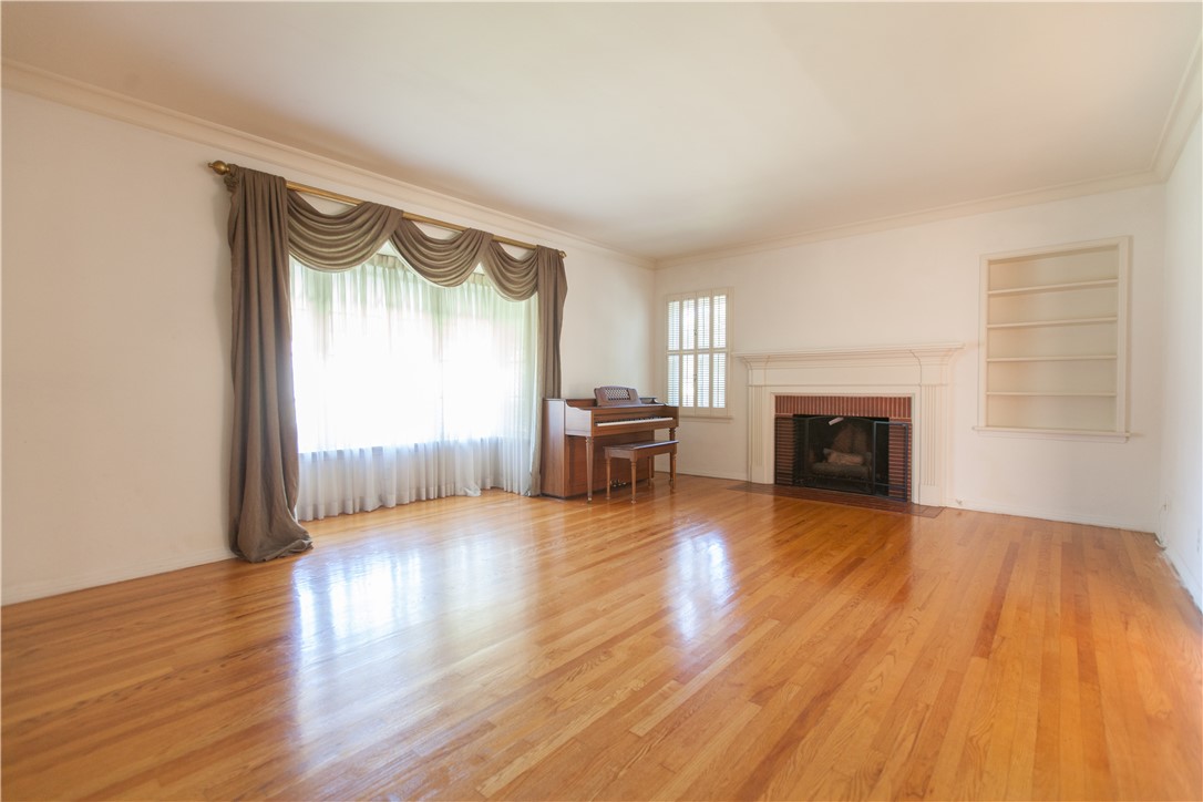 MLS #OC25155348 image #2