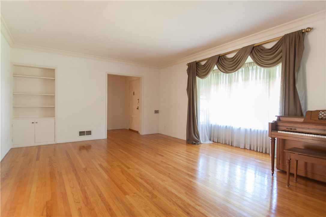 MLS #OC25155348 image #3