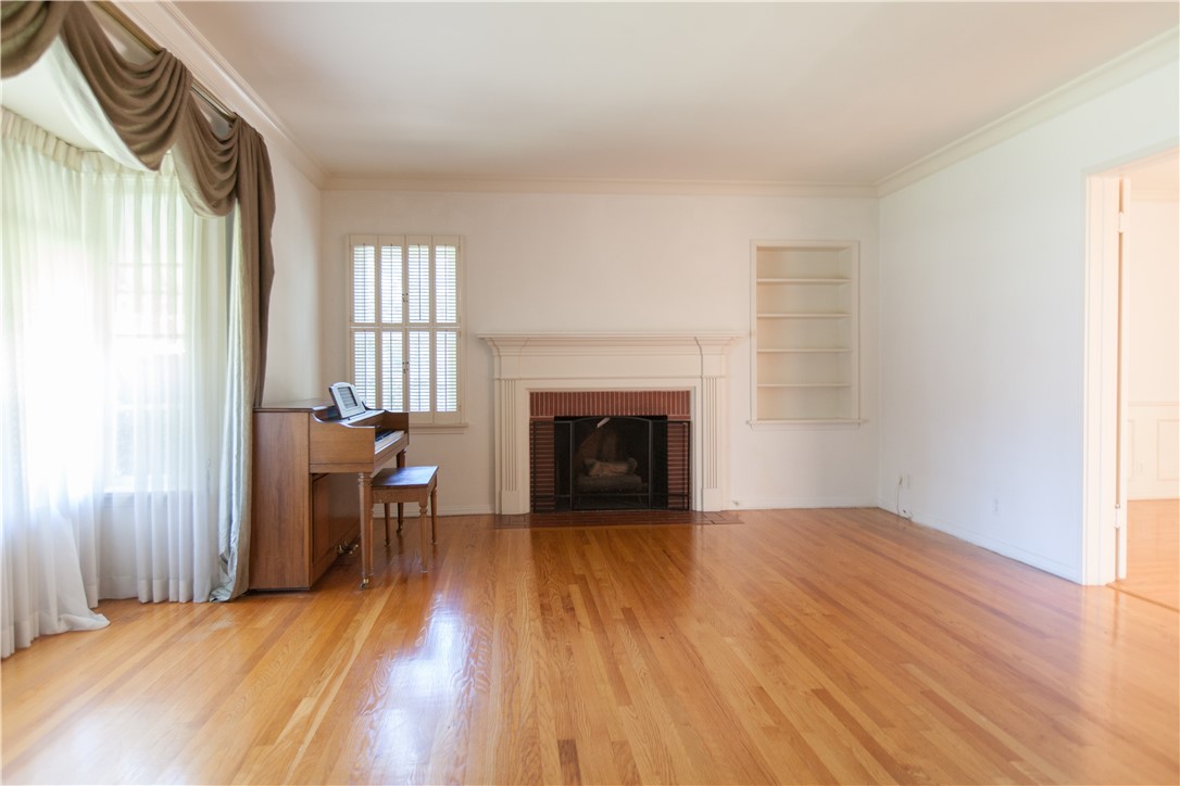 MLS #OC25155348 image #4