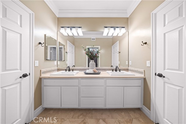 MLS #OC25155764 image #43