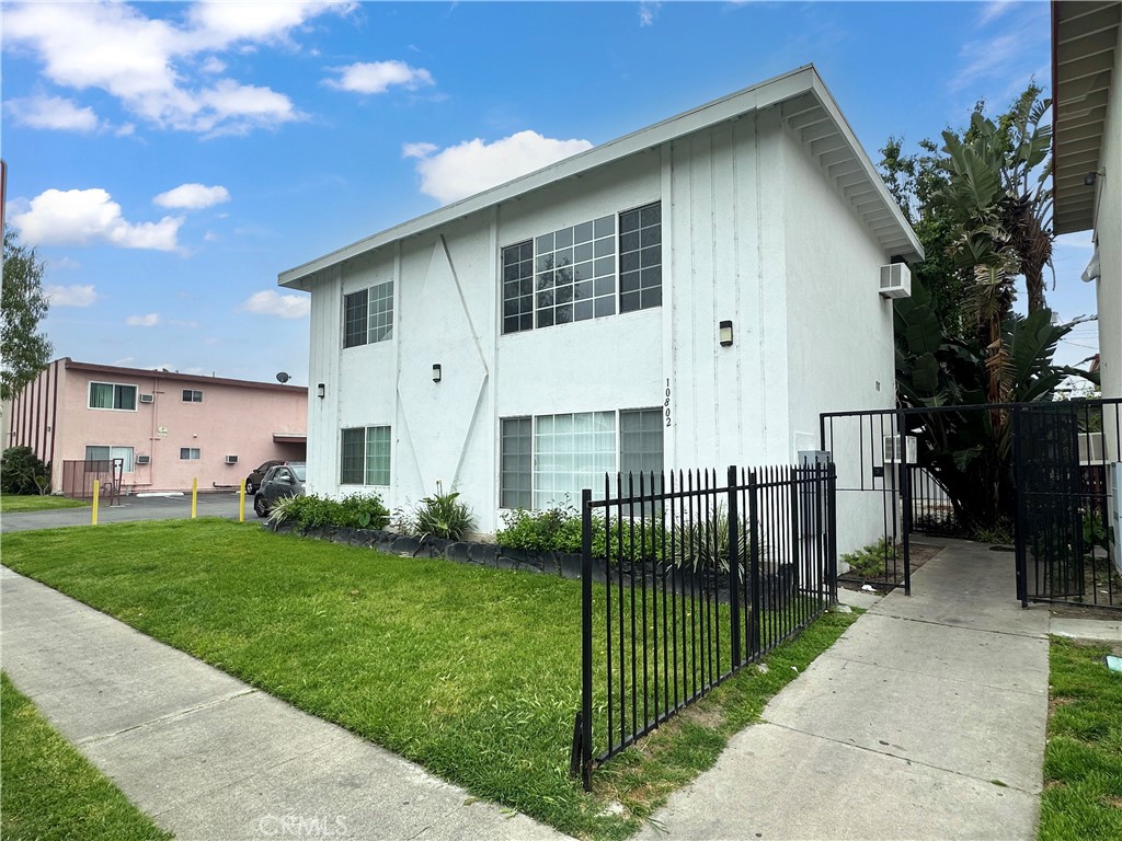 MLS #OC25156174 image #1