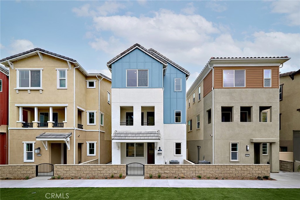 MLS #OC25156468 image #0