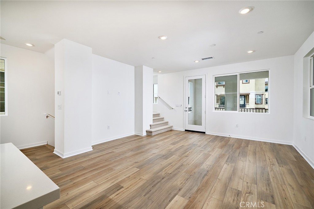 MLS #OC25156468 image #3