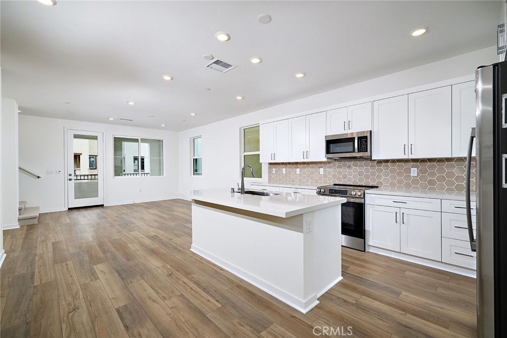 MLS #OC25156468 image #5