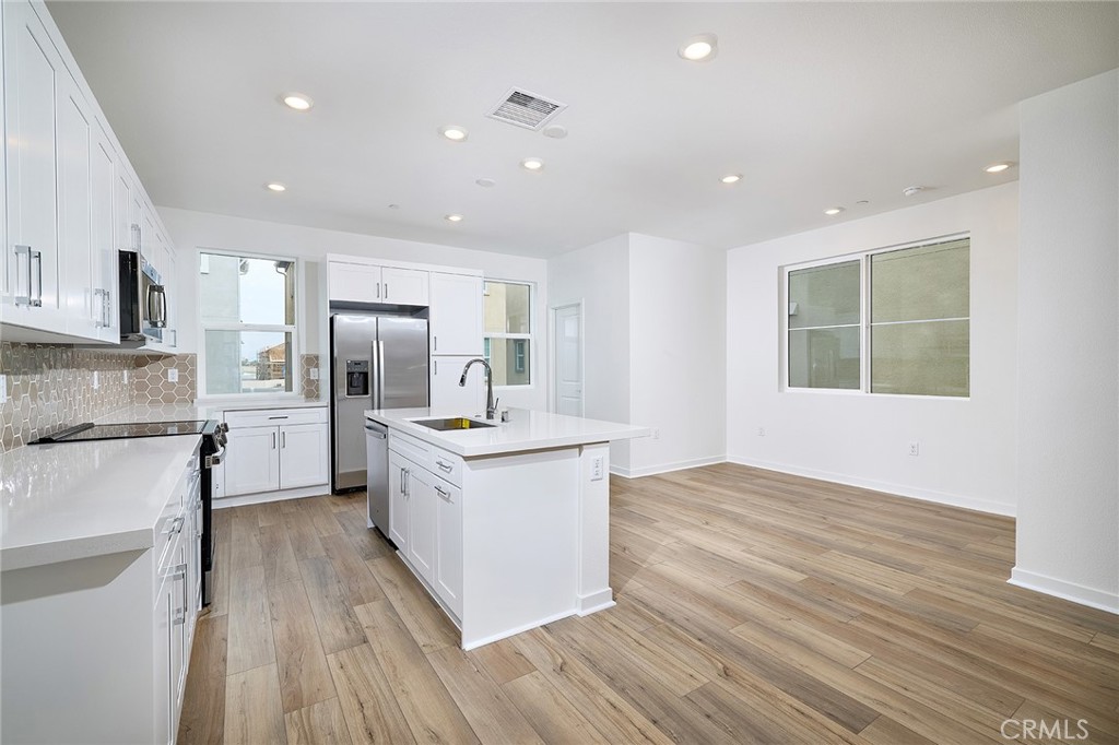 MLS #OC25156468 image #9