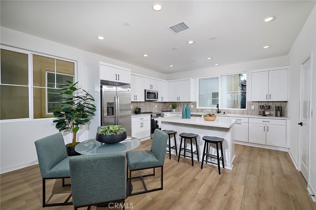 MLS #OC25156470 image #0