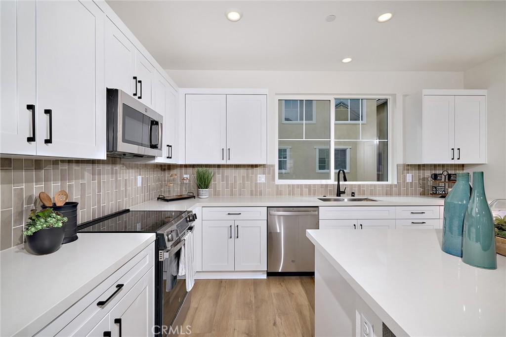 MLS #OC25156470 image #1