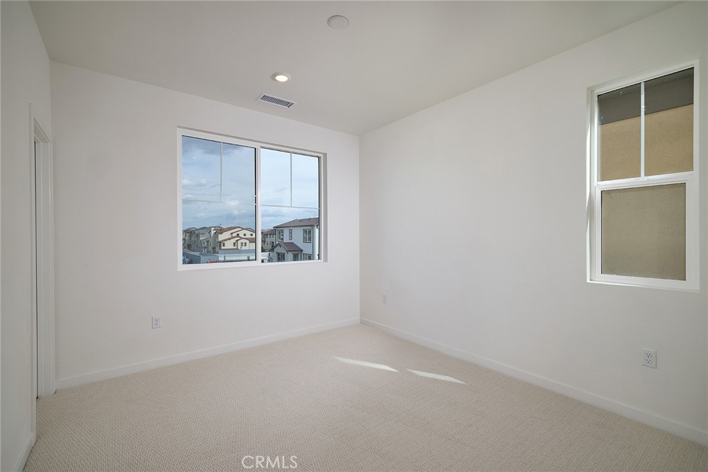 MLS #OC25156470 image #9