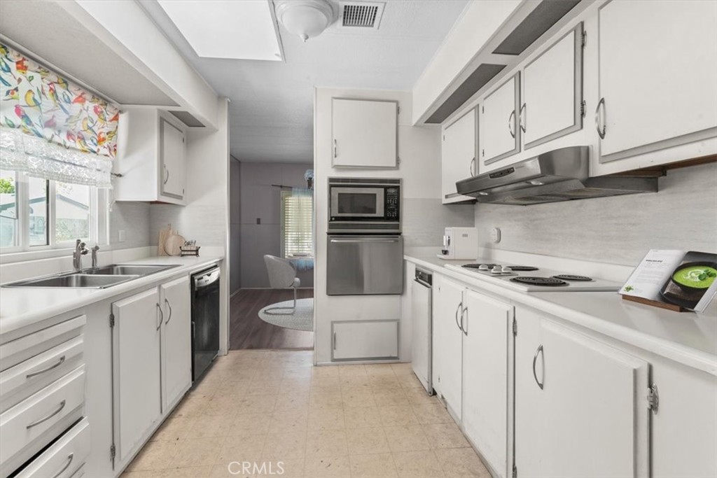MLS #OC25157064 image #10