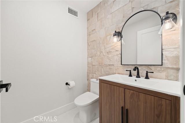 MLS #OC25157205 image #17