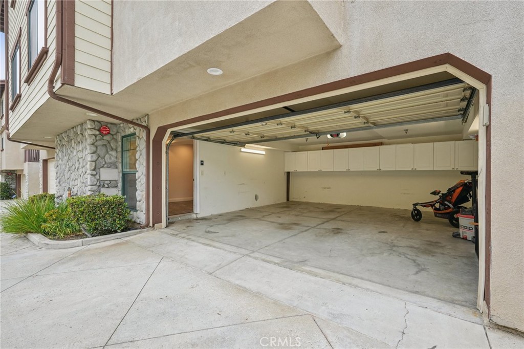 MLS #OC25158032 image #32