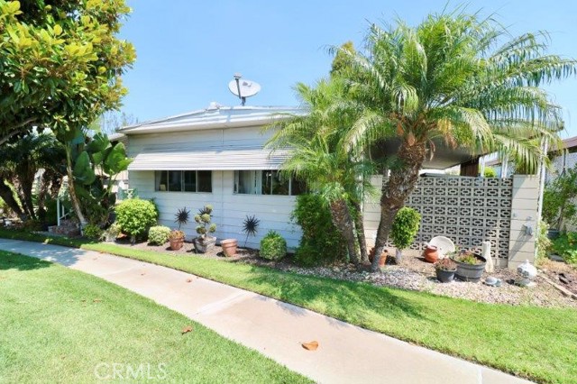 MLS #OC25159777 image #1