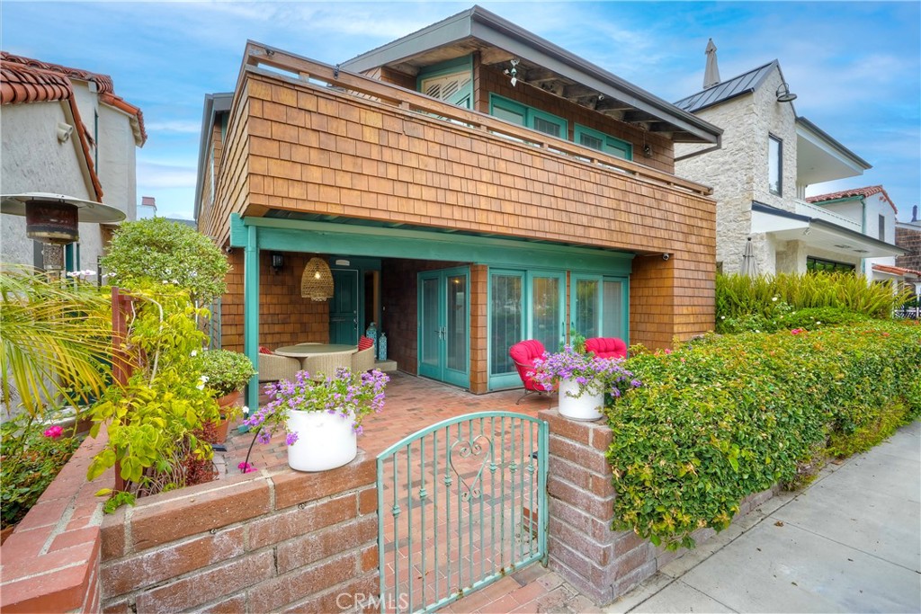 MLS #OC25159929 image #1