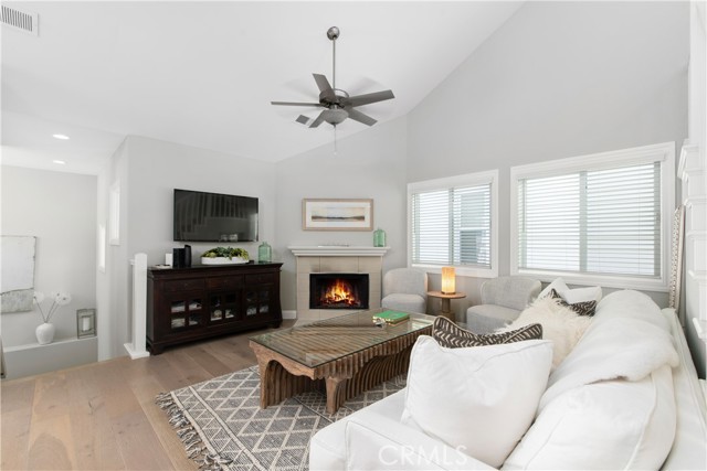 MLS #OC25160025 image #2