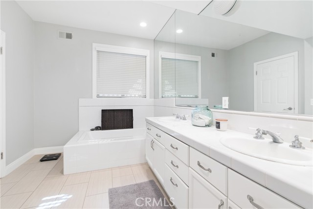 MLS #OC25160025 image #23