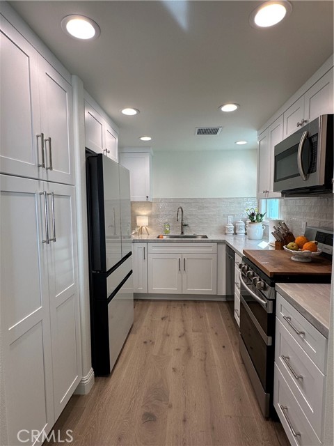 MLS #OC25160025 image #9