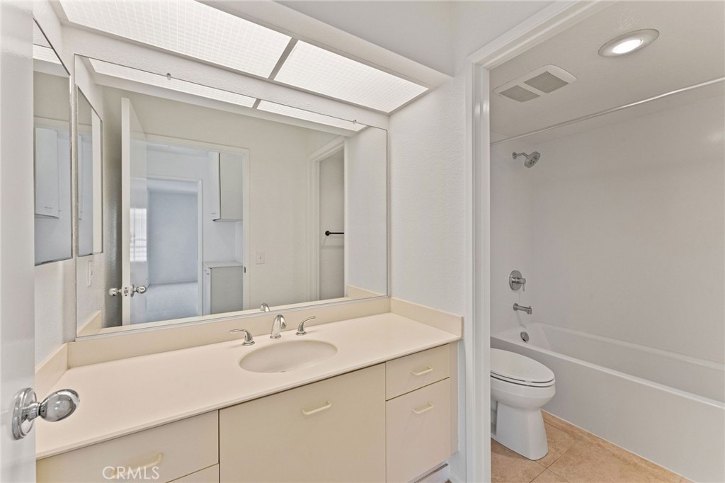 MLS #OC25160200 image #13