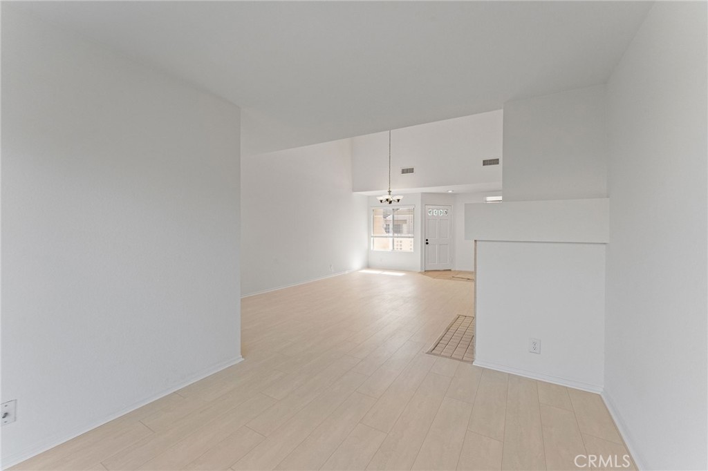 MLS #OC25160200 image #5