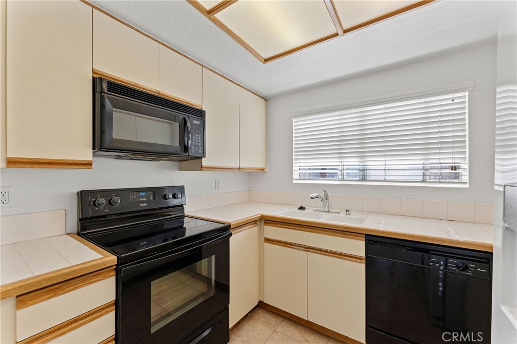 MLS #OC25160200 image #8