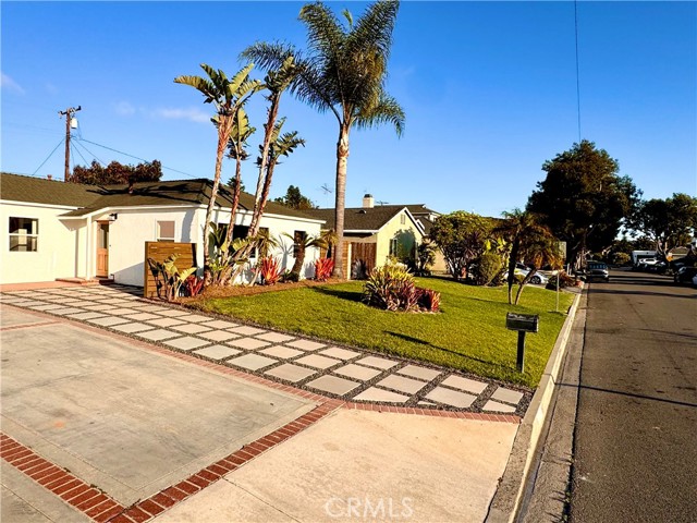 MLS #OC25160670 image #1