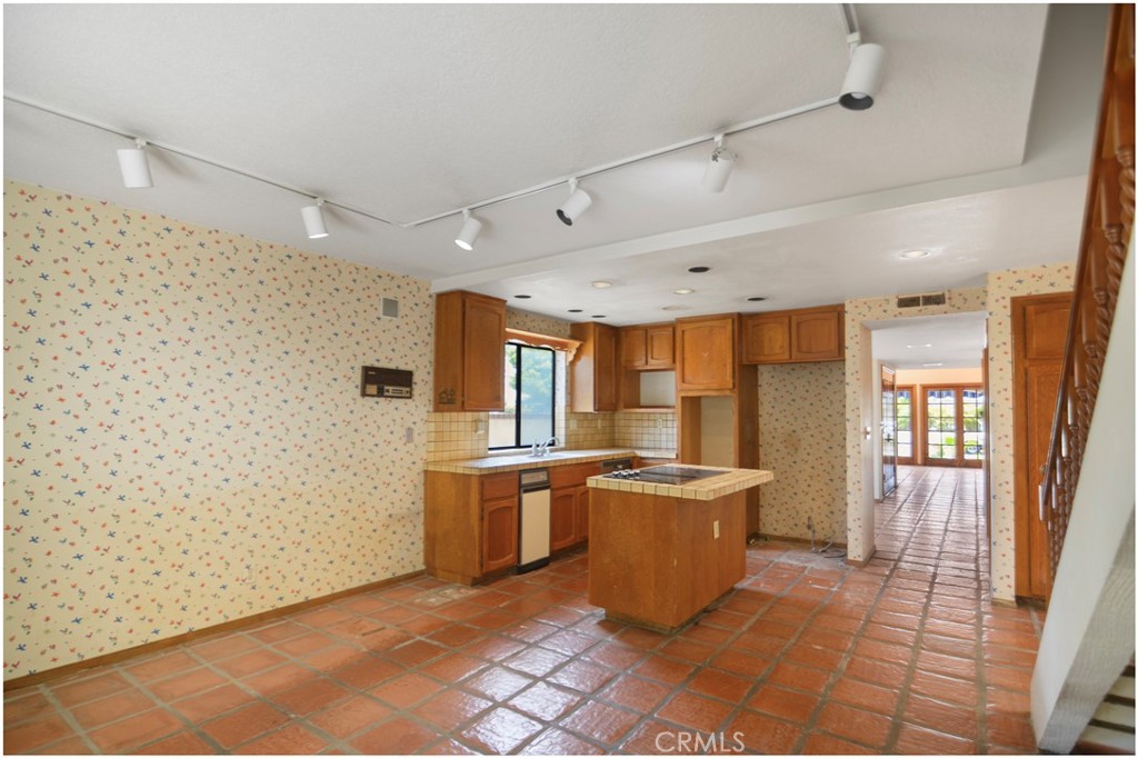 MLS #OC25160791 image #11