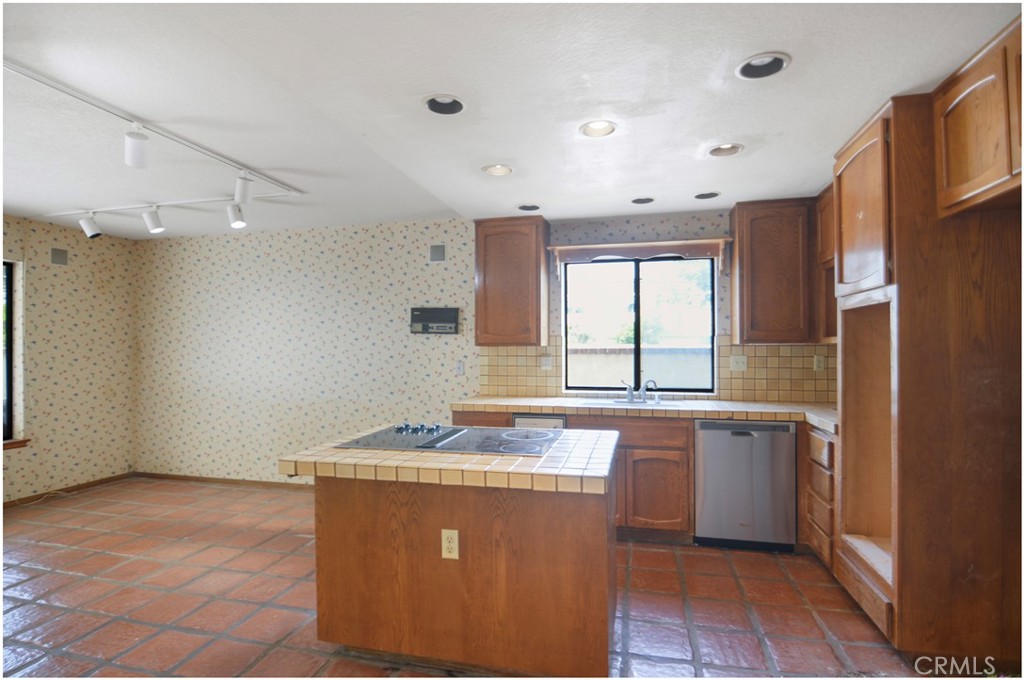 MLS #OC25160791 image #8