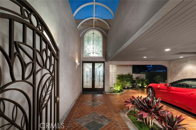 MLS #OC25161108 image #1