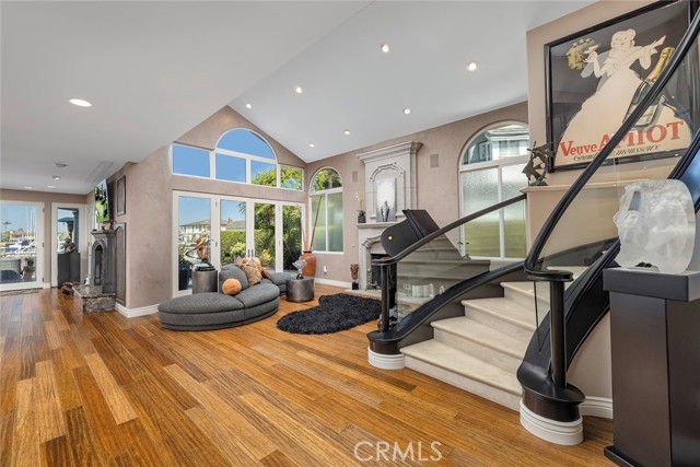 MLS #OC25161108 image #2