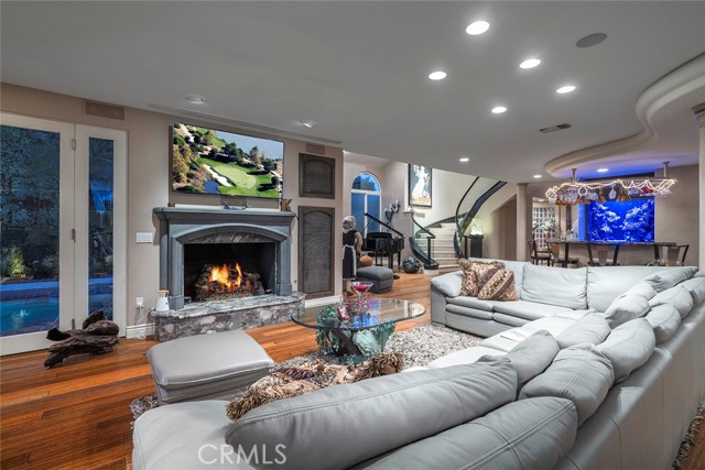 MLS #OC25161108 image #4