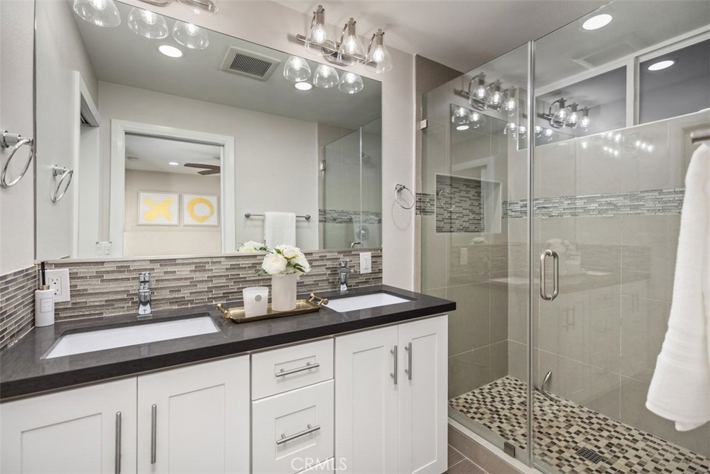 MLS #OC25161956 image #16