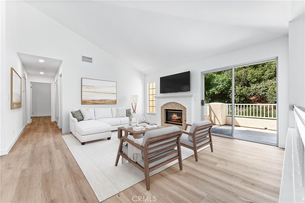 MLS #OC25162530 image #1