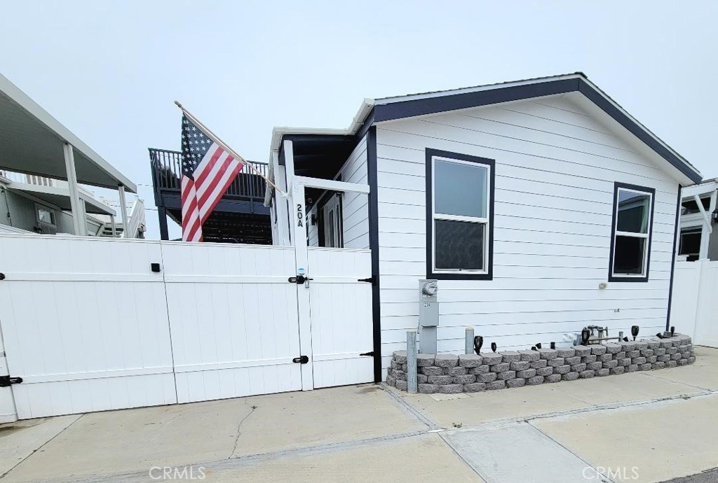 MLS #OC25162877 image #1