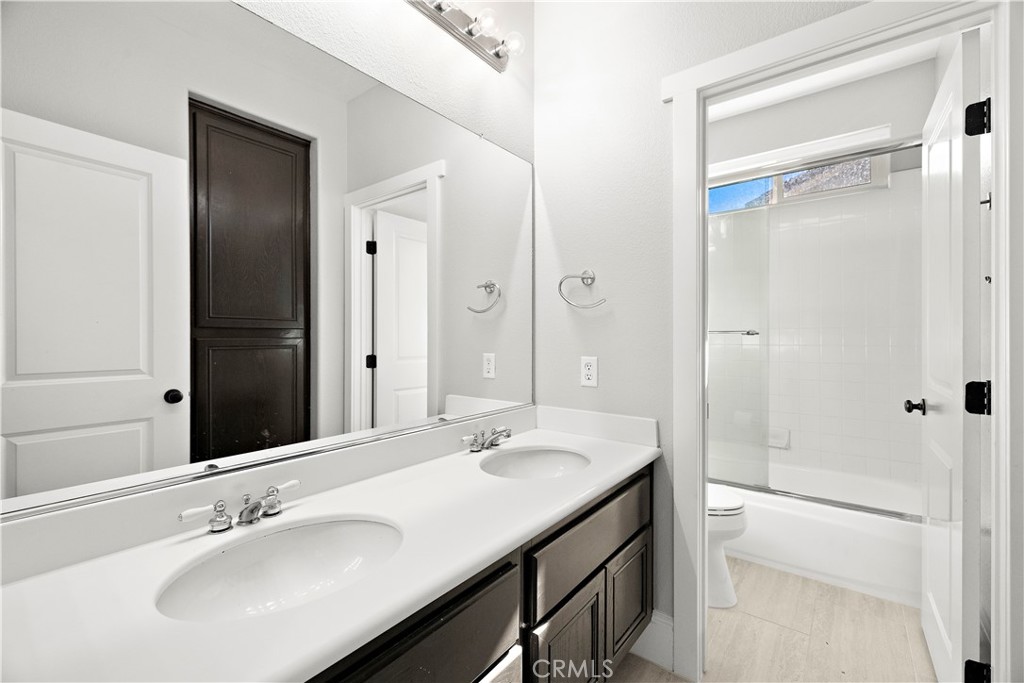 MLS #OC25163080 image #42