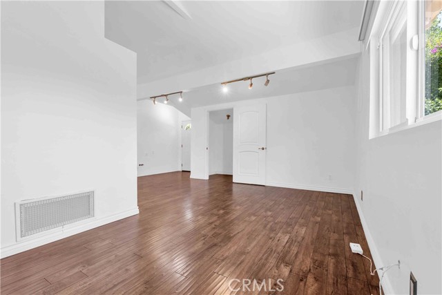 MLS #OC25163399 image #12